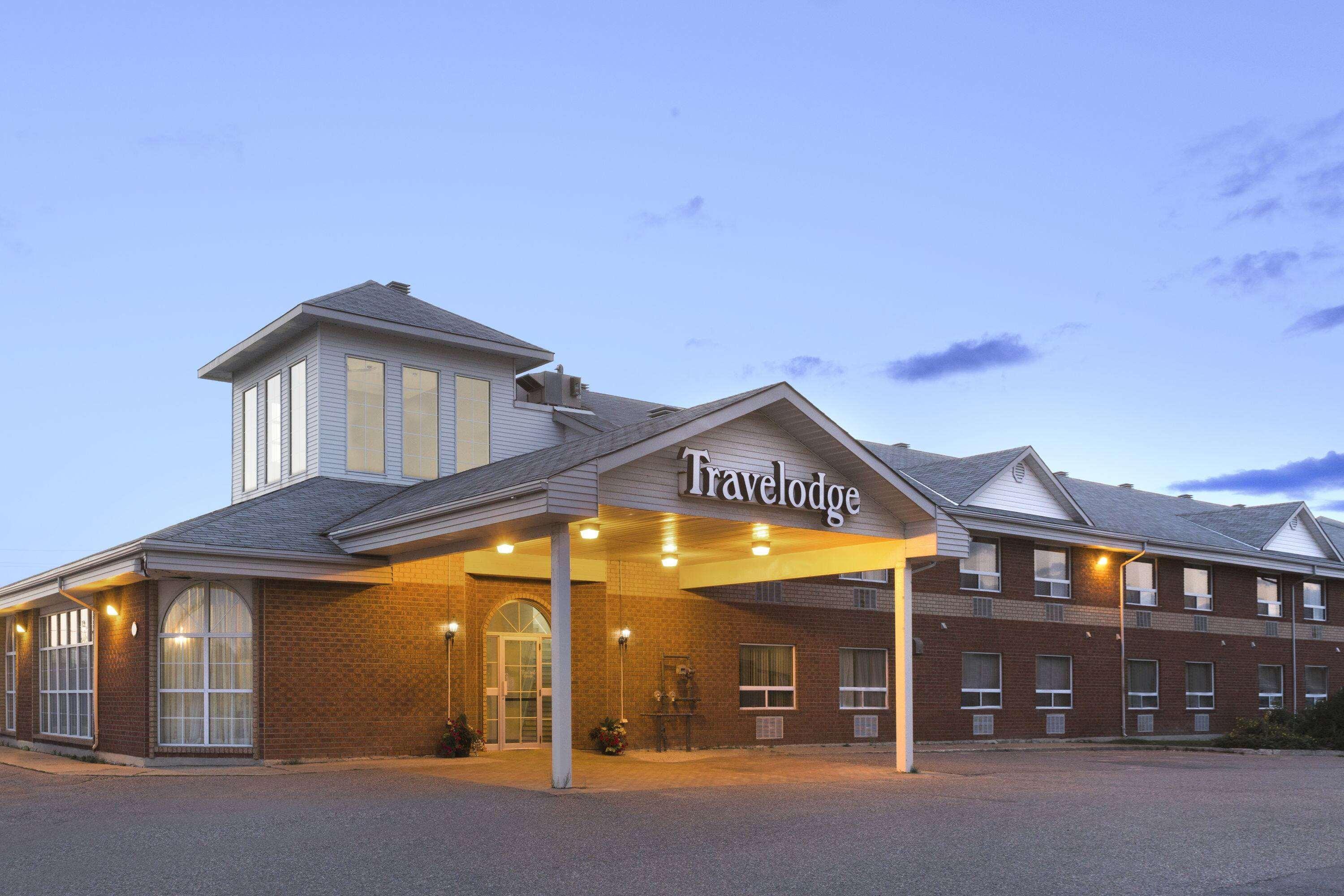 Travelodge By Wyndham טימינס מראה חיצוני תמונה