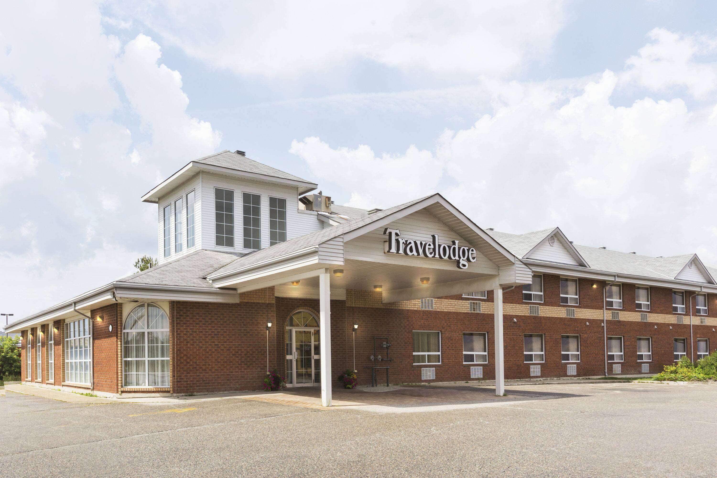 Travelodge By Wyndham טימינס מראה חיצוני תמונה